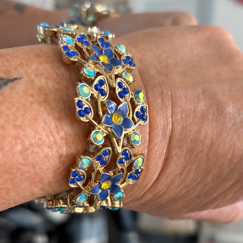 Vintage Shades of Blue AB stones Enamel Gold & Blue Floral Stretch Bracelet - Picture 2 of 6
